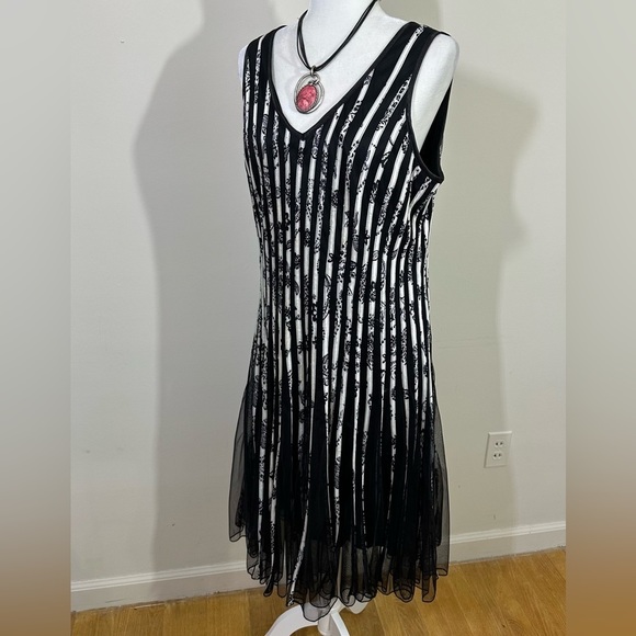 Alison Sheri Dresses & Skirts - Alison Sheri sz  XL dress black and a white print formal style vintage look.